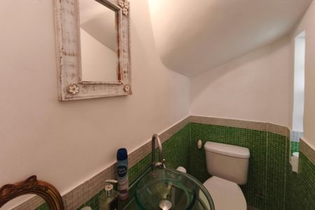 Casa de condomínio à venda com 151m², 4 quartos e 2 vagasLavabo