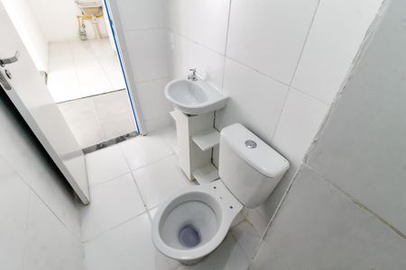 Banheiro de apartamento para alugar com 2 quartos, 33m² em Vila Suzana, São Paulo
