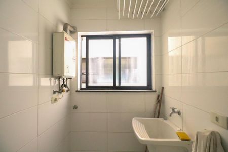 Apartamento à venda com 160m², 2 quartos e 3 vagas Apartamento à venda com 160m², 2 quartos e 3 vagasÁrea de Serviço