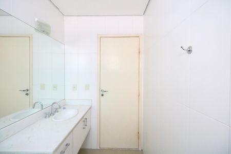 Apartamento à venda com 160m², 2 quartos e 3 vagas Apartamento à venda com 160m², 2 quartos e 3 vagasBanheiro