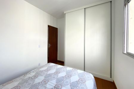 Apartamento à venda com 80m², 3 quartos e 1 vagaQuarto 2