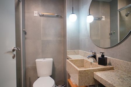 Banheiro  de kitnet/studio à venda com 1 quarto, 26m² em Mont’serrat, Porto Alegre