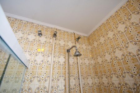 Casa à venda com 350m², 3 quartos e 5 vagasbanheiro corredor