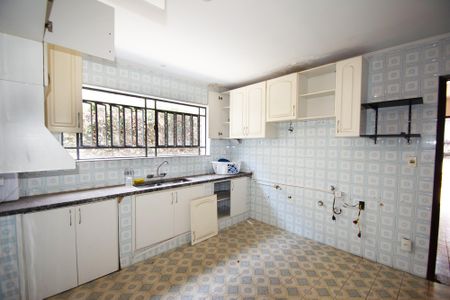 Casa à venda com 350m², 3 quartos e 5 vagascozinha