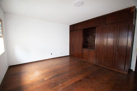 Casa à venda com 350m², 3 quartos e 5 vagasquarto 2