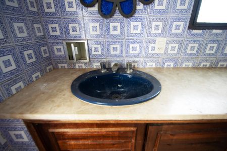 Casa à venda com 350m², 3 quartos e 5 vagasbanheiro quarto 1