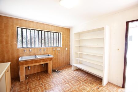 Casa à venda com 350m², 3 quartos e 5 vagaslavanderia