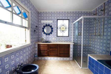 Casa à venda com 350m², 3 quartos e 5 vagasbanheiro quarto 1