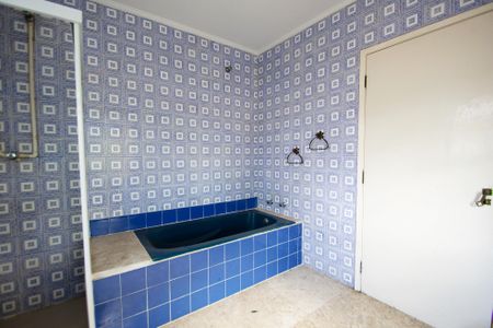 Casa à venda com 350m², 3 quartos e 5 vagasbanheiro quarto 1