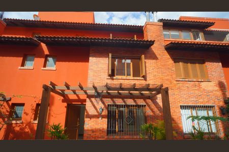 Fachada  de casa de condomínio para alugar com 4 quartos, 217m² em Vila Jardim, Porto Alegre