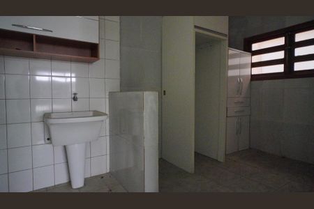 Área de Serviço de casa de condomínio para alugar com 4 quartos, 217m² em Vila Jardim, Porto Alegre