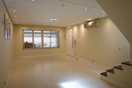 Casa para alugar com 4 quartos, 300m² em Campo Grande, São Paulo