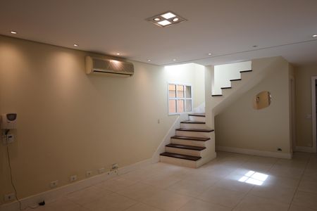 Casa para alugar com 4 quartos, 300m² em Campo Grande, São Paulo