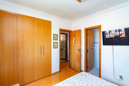 Apartamento à venda com 121m², 3 quartos e 2 vagas Apartamento à venda com 121m², 3 quartos e 2 vagasSuíte