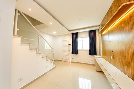 Casa de condomínio à venda com 70m², 2 quartos e 2 vagasSala