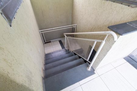 Apartamento para alugar com 28m², 1 quarto e sem vaga Apartamento para alugar com 28m², 1 quarto e sem vagaEscada