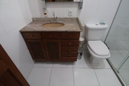 Casa à venda com 500m², 3 quartos e 5 vagasBanheiro da Suíte 2