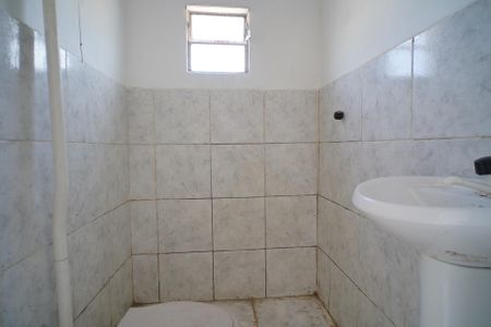 Banheiro de kitnet/studio para alugar com 1 quarto, 30m² em Farrapos, Porto Alegre