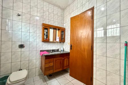 Casa à venda com 325m², 3 quartos e 4 vagasBanheiro 2