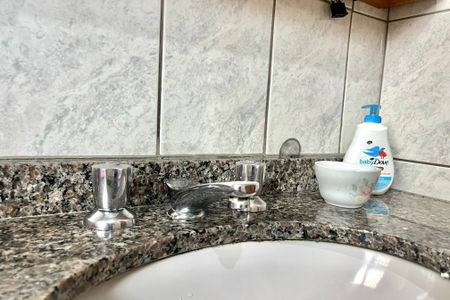 Casa à venda com 325m², 3 quartos e 4 vagasBanheiro 2