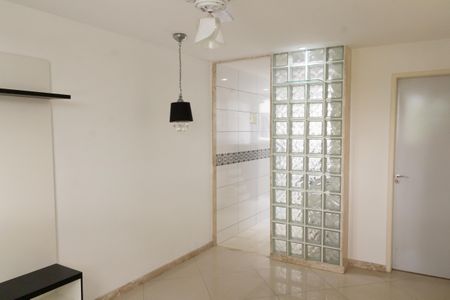 Sala de apartamento para alugar com 2 quartos, 46m² em Inhoaíba, Rio de Janeiro