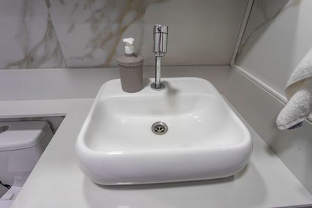 Apartamento à venda com 61m², 2 quartos e 2 vagasBanheiro social 