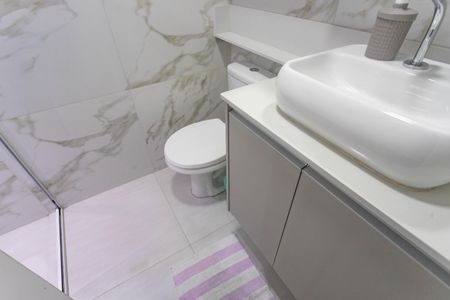 Apartamento à venda com 61m², 2 quartos e 2 vagasBanheiro social 