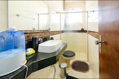 Banheiro de casa de condomínio à venda com 2 quartos, 75m² em João Pinheiro, Belo Horizonte