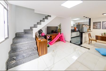 Sala de casa de condomínio à venda com 2 quartos, 75m² em João Pinheiro, Belo Horizonte