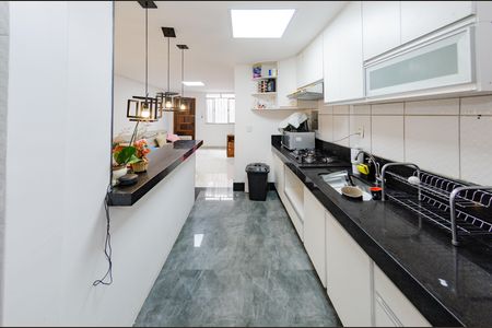 Cozinha de casa de condomínio à venda com 2 quartos, 75m² em João Pinheiro, Belo Horizonte