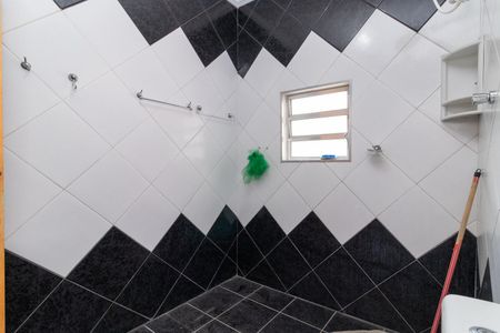 Casa à venda com 250m², 4 quartos e 2 vagasBanheiro 2