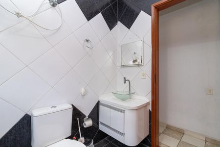 Casa à venda com 250m², 4 quartos e 2 vagasBanheiro 2