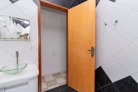 Casa à venda com 250m², 4 quartos e 2 vagasBanheiro 2