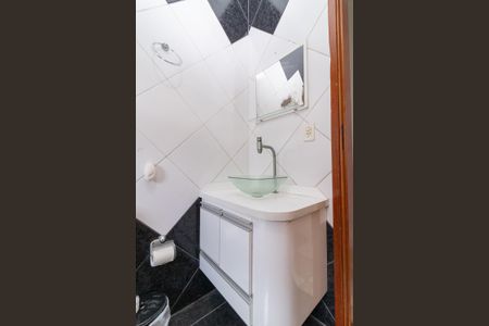 Casa à venda com 250m², 4 quartos e 2 vagasBanheiro 2