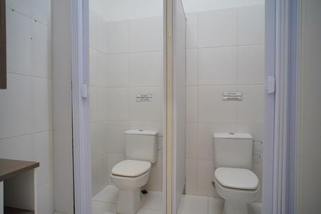 Banheiro  de casa à venda com 3 quartos, 96m² em Santa Cecília, Porto Alegre