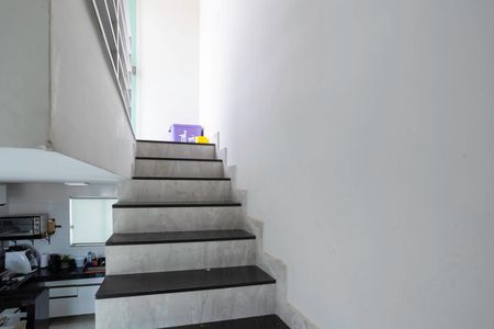 Apartamento à venda com 94m², 2 quartos e 2 vagasEscada