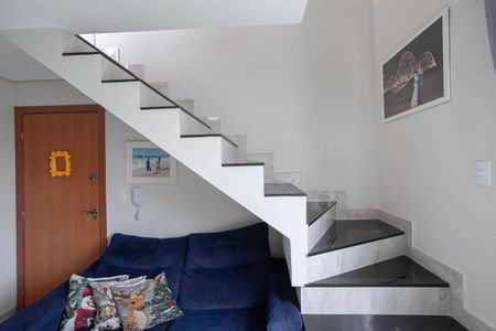 Apartamento à venda com 94m², 2 quartos e 2 vagasEscada