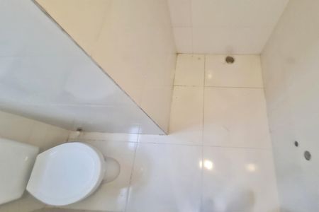 Banheiro de kitnet/studio para alugar com 1 quarto, 18m² em Jardim Santa Mena, Guarulhos