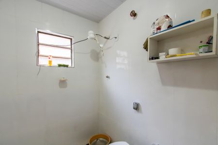 Banheiro de casa para alugar com 1 quarto, 80m² em Jardim Santo Antonio, São Paulo
