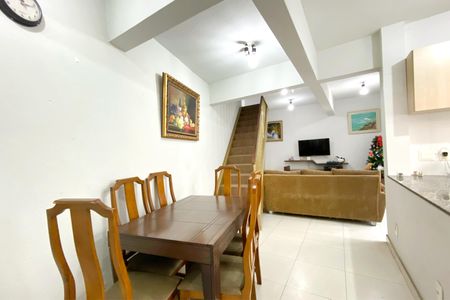 Casa à venda com 408m², 2 quartos e 4 vagas Casa à venda com 408m², 2 quartos e 4 vagasSala de Jantar