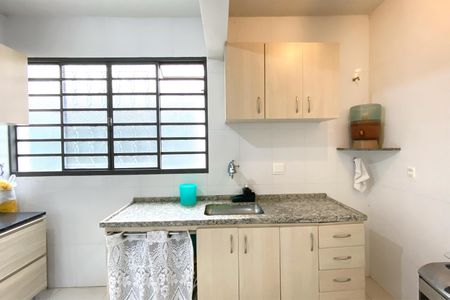 Casa à venda com 408m², 2 quartos e 4 vagas Casa à venda com 408m², 2 quartos e 4 vagasCozinha