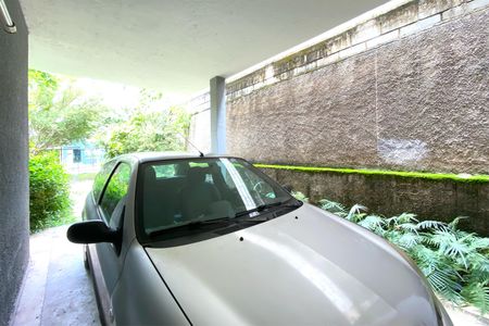 Casa à venda com 408m², 2 quartos e 4 vagas Casa à venda com 408m², 2 quartos e 4 vagasGaragem