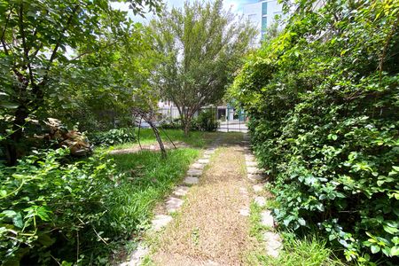 Casa à venda com 408m², 2 quartos e 4 vagas Casa à venda com 408m², 2 quartos e 4 vagasQuintal