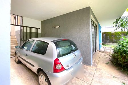 Casa à venda com 408m², 2 quartos e 4 vagas Casa à venda com 408m², 2 quartos e 4 vagasGaragem