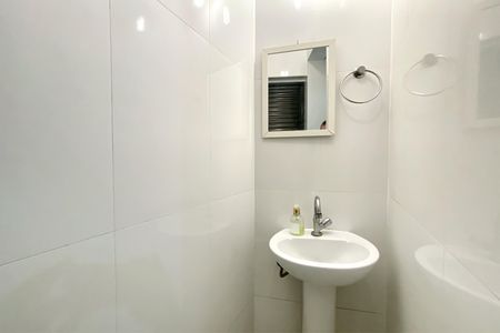 Casa à venda com 408m², 2 quartos e 4 vagas Casa à venda com 408m², 2 quartos e 4 vagasBanheiro de serviço