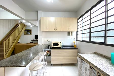 Casa à venda com 408m², 2 quartos e 4 vagas Casa à venda com 408m², 2 quartos e 4 vagasCozinha