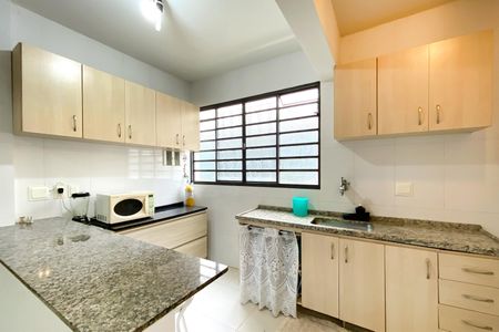 Casa à venda com 408m², 2 quartos e 4 vagas Casa à venda com 408m², 2 quartos e 4 vagasCozinha