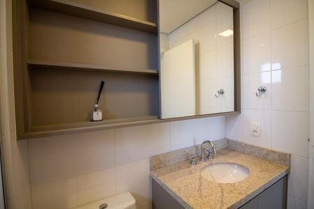 Apartamento à venda com 80m², 2 quartos e 2 vagasBanheiro da Suíte 1