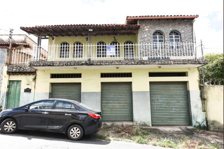 Casa à venda com 380m², 6 quartos e 3 vagasPlaca instalada no dia 28/03/2026, com o código DDIZ- 41 