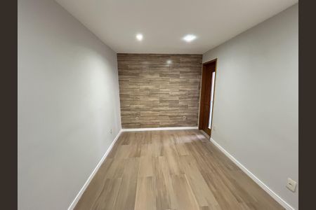 Quarto 1 de casa para alugar com 2 quartos, 60m² em Vila Valqueire, Rio de Janeiro